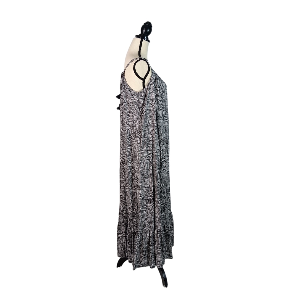Ava & Viv Women's Sleeveless Black and White Flowy Ruffle Hem Maxi Sundress, 1X - Picture 5 of 7